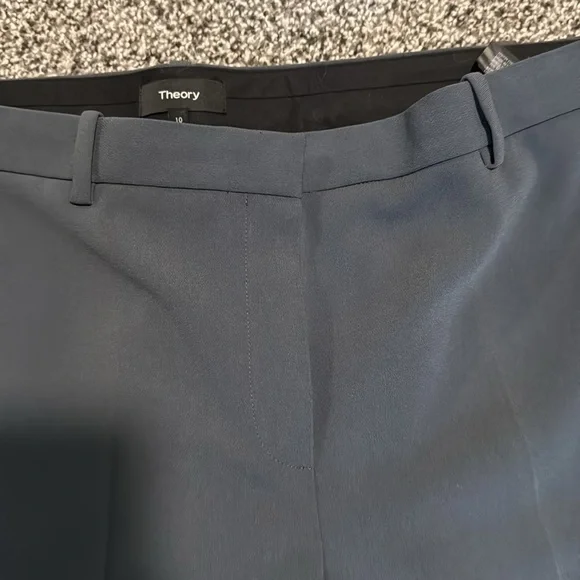 High-quality women’s pants suit by Theory - Picture 10 of 12